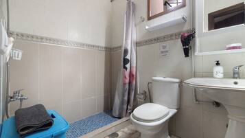 浴缸、風筒、提供毛巾