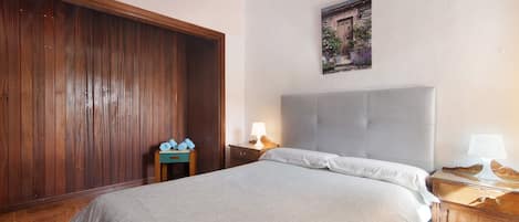 2 habitaciones, tabla de planchar con plancha y wifi gratis