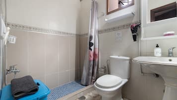 Badkar, hÄrtork och handdukar