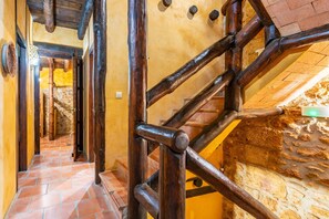 Interior - Rural Holiday Home 'El Trull' with Mountain View, Wi-Fi and Air Conditioning (Canet lo Roig)