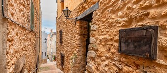 Rural Holiday Home 'El Trull' with Mountain View, Wi-Fi and Air Conditioning