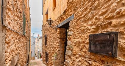 Rural Holiday Home 'El Trull' with Mountain View, Wi-Fi and Air Conditioning