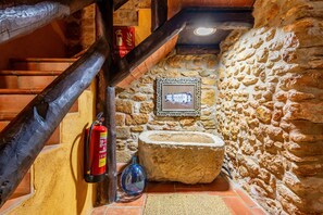 Interior - Rural Holiday Home 'El Trull' with Mountain View, Wi-Fi and Air Conditioning (Canet lo Roig)