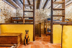 6 habitaciones, tabla de planchar con plancha y wifi gratis 