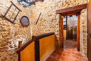 Interior - Rural Holiday Home 'El Trull' with Mountain View, Wi-Fi and Air Conditioning (Canet lo Roig)