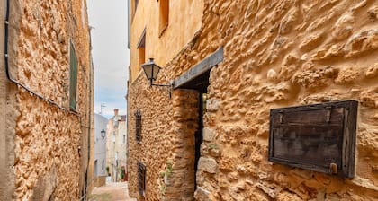 Rural Holiday Home 'El Trull' with Mountain View, Wi-Fi and Air Conditioning