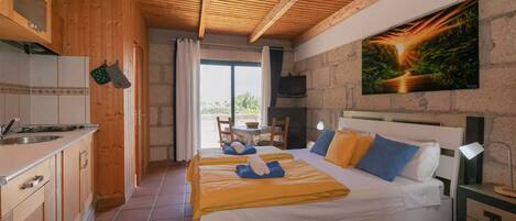 4 bedrooms, iron/ironing board, free WiFi, bed sheets