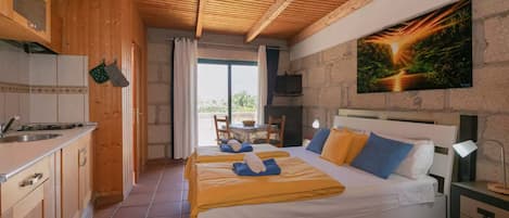 4 bedrooms, iron/ironing board, free WiFi, bed sheets