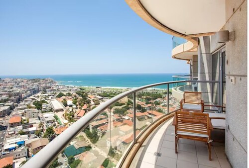 Luxury Apartment with a sea view - Pool and Gym in the Residence