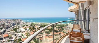 Luxury Apartment with a sea view - Pool and Gym in the Residence