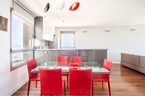 Dining - Luxury Apartment with a sea view - Pool and Gym in the Residence (Tel Aviv-Yafo)
