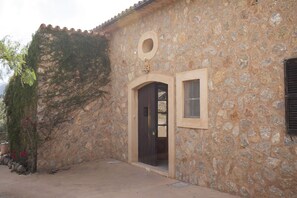 Exterior detail - Splendid Villa With Nice Views Over the Valley (Esporles)