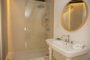 Hair dryer, towels, soap, toilet paper - Splendid Villa With Nice Views Over the Valley (Esporles)