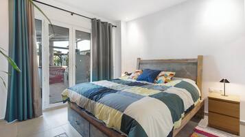 3 slaapkamers, een strijkplank/strijkijzer, gratis wifi, beddengoed