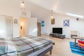 3 chambres, fer et planche à repasser, accès au Wi-Fi (inclus)