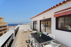 Outdoor dining - Vacation Home "3 Bedrooms with Views" with Shared Pool & Wi-Fi (Adeje)