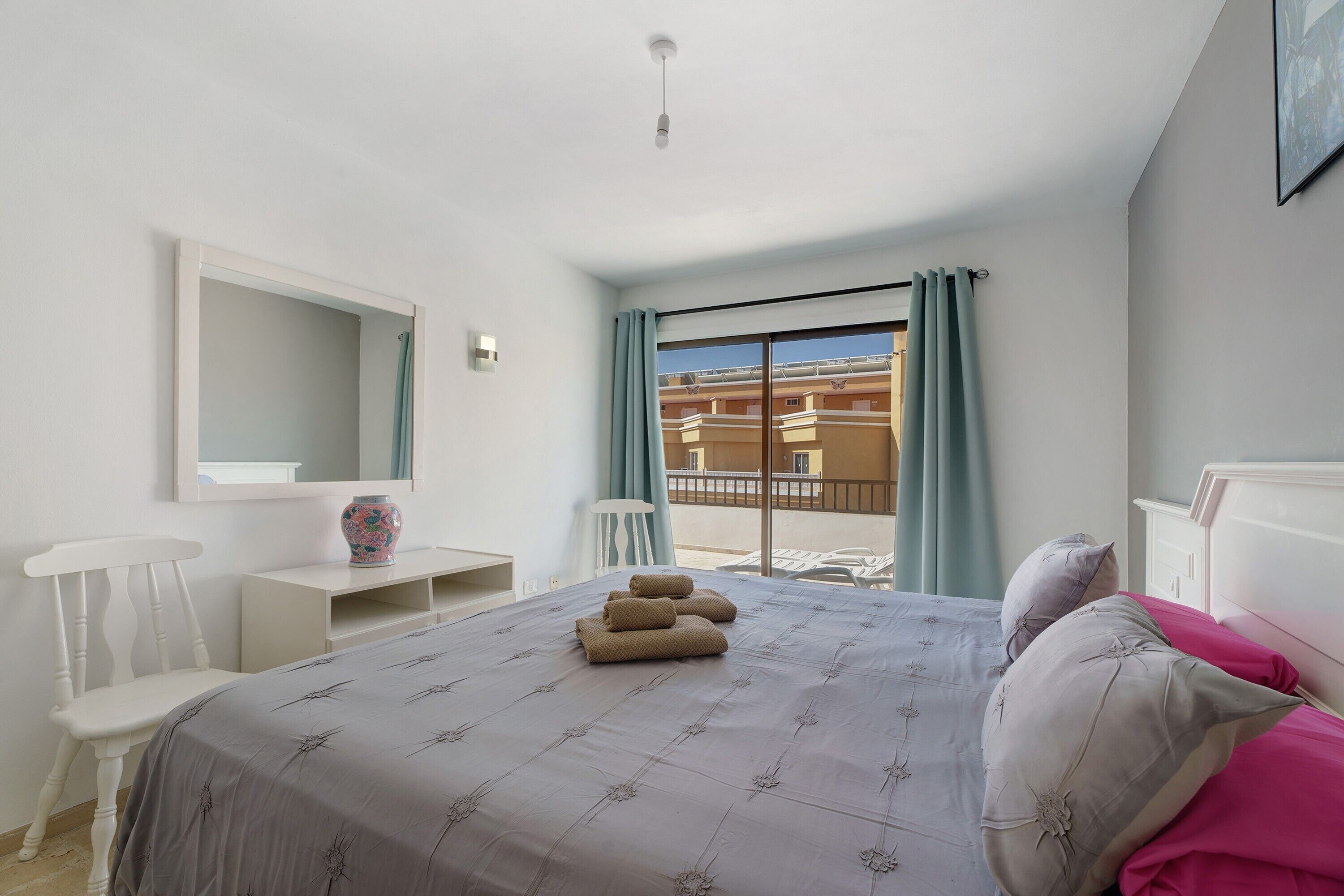 3 habitaciones, tabla de planchar con plancha y wifi gratis 