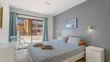 3 slaapkamers, een strijkplank/strijkijzer, gratis wifi, beddengoed