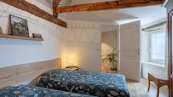 2 Schlafzimmer, BĂŒgeleisen/BĂŒgelbrett, kostenloses WLAN, BettwĂ€sche