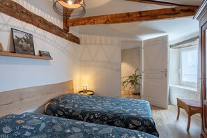 2 chambres, fer et planche à repasser, Wi-Fi gratuit, draps fournis