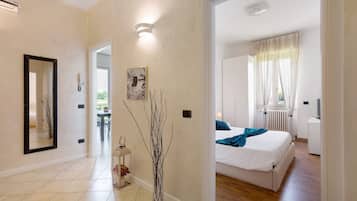 2 dormitorios, tabla de planchar con plancha, wifi gratis y ropa de cama