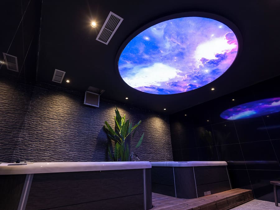 Indoor spa tub