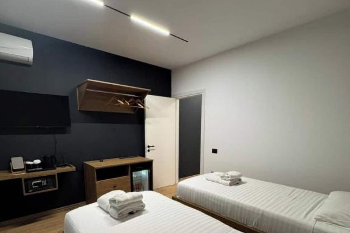 Minibar, desk, soundproofing, WiFi (free)