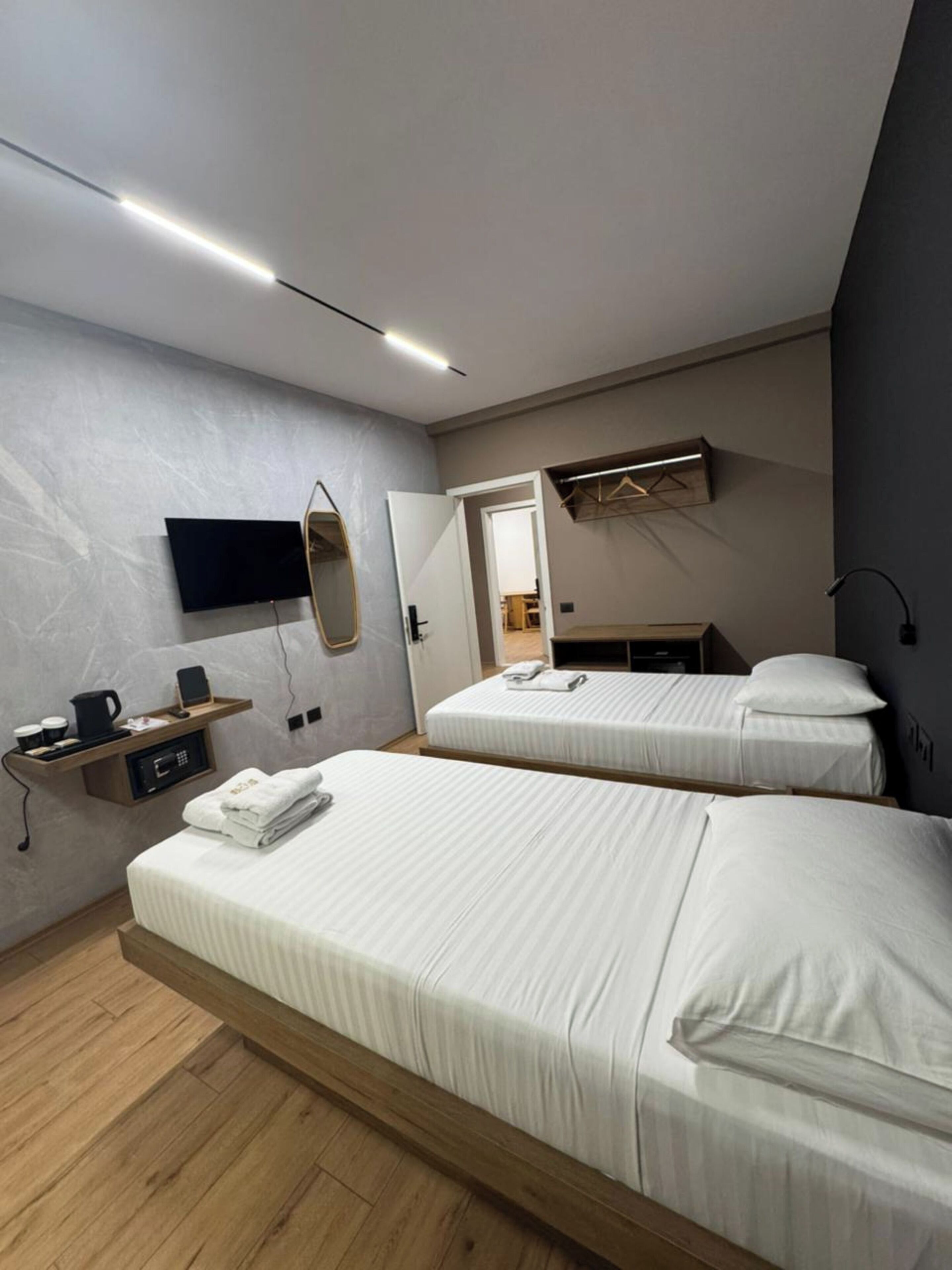 Twin Apartment with Balcony | Minibar, desk, soundproofing, free WiFi