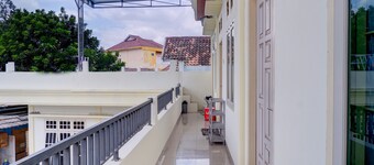 OYO Life 92637 Kost Arya Exclusive