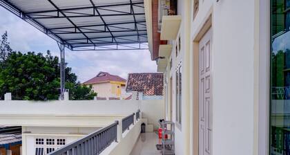 OYO Life 92637 Kost Arya Exclusive