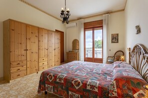 4 chambres, fer et planche à repasser, Wi-Fi gratuit, draps fournis