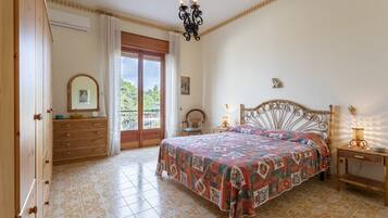 4 camere, ferro/asse da stiro, Wi-Fi gratuito, lenzuola