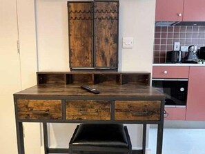 Studio | Meja kerja, setrika/meja setrika, dan Wi-Fi gratis