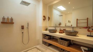 Luxury Villa | Bathroom | Hair dryer, towels