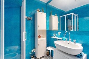 A bathroom with a large white sink, a mirror cabinet, and a shower enclosure. - Apartment 'Attico Con Terrazza A Viareggio' with Mountain View, Shared Terrace and Air Conditioning (Viareggio)