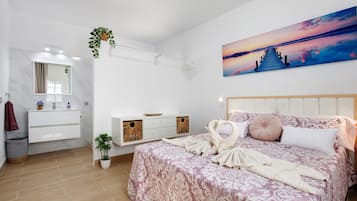 1 slaapkamer, een strijkplank/strijkijzer, gratis wifi, beddengoed