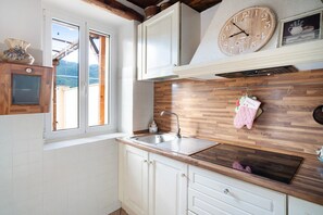 Frigorífic, forn, placa de cuina i rentaplats 