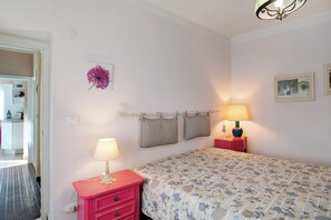 1 dormitori, planxa i posts de planxar, wifi gratuïta i roba de llit