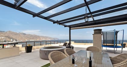 Vacation Home 'Piso De Lujo' with Sea View, Wi-Fi and Air Conditioning