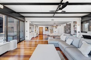 Fernseher, Stereoanlage