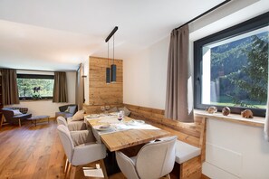 Dining - Apartment 'Valgrisa Mountain Lodges 2' with Mountain View, Private Terrace and Wi-Fi (Valgrisenche)