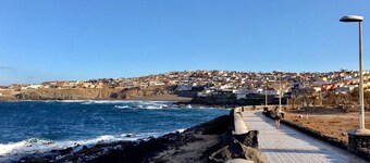 Vacation Home 'La Casita De Vanessa' with Sea View, Terrace & Wi-Fi