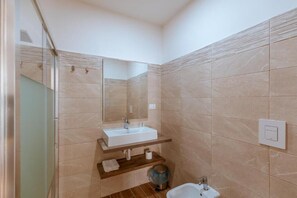 1 bedroom, soundproofing, free WiFi