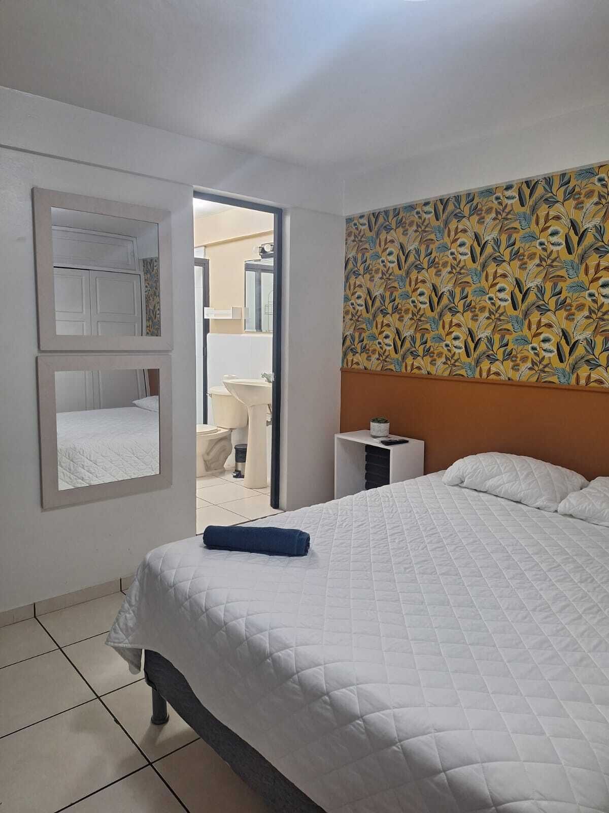 3 室のベッドルーム、アイロン / アイロン台、WiFi (無料)、ベッドシーツ