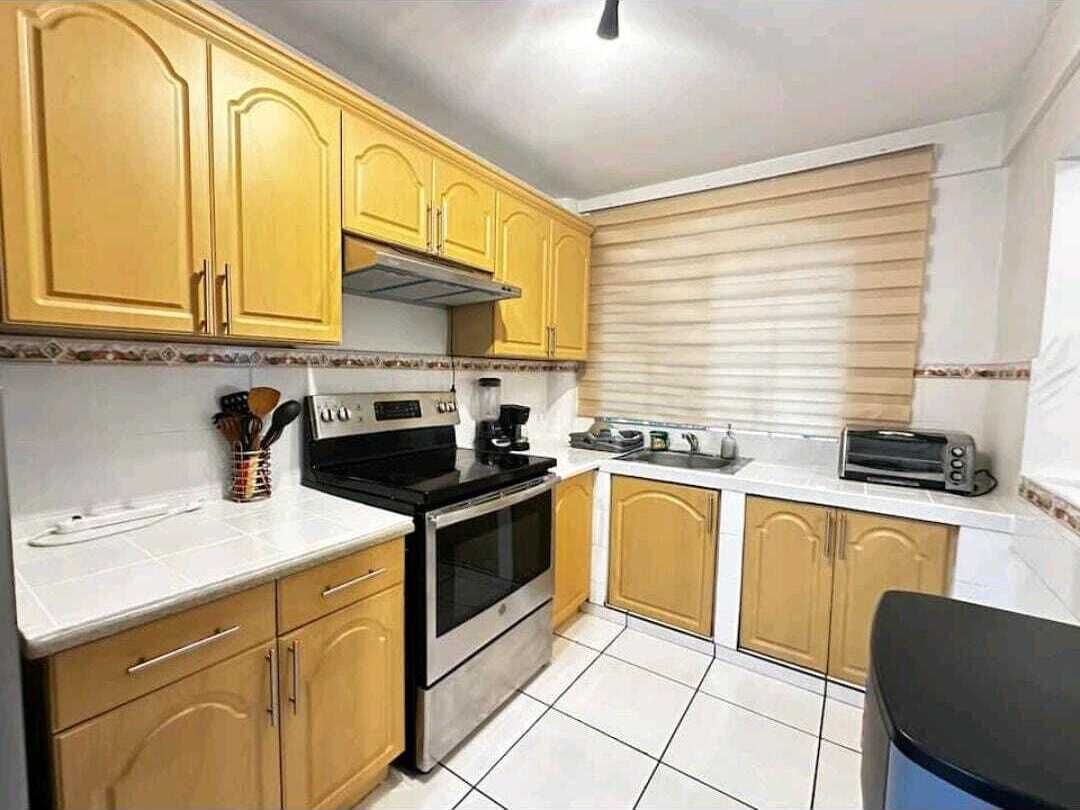 冷蔵庫、電子レンジ、オーブン、コーヒー / ティーメーカー