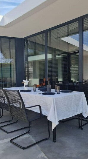 Outdoor dining - Finca Sativa Casa con Piscina en Aguete, Pontevedra Galicia . Apta Para Eventos (Marín)