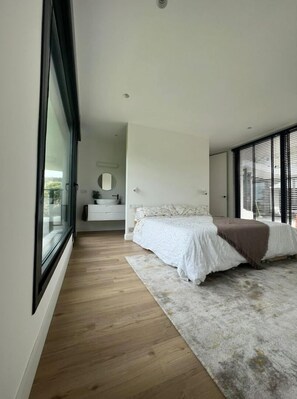 2 bedrooms, iron/ironing board, travel cot, free WiFi