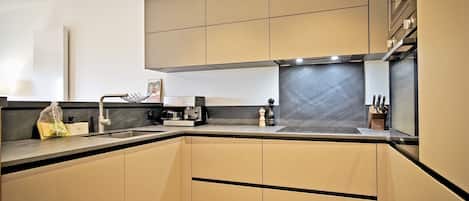 Fridge, dishwasher