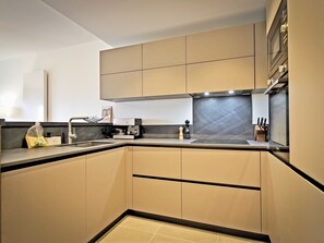 Kühlschrank, Geschirrspüler