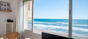 Seafront Apartment with Air Conditioning in Torredembarra
